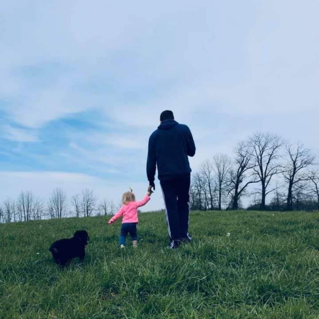 dad and little girl